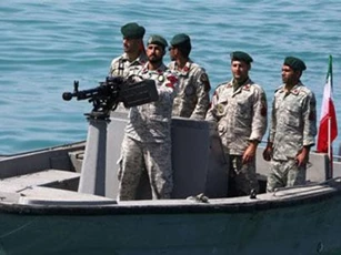 Iran tuyên bố bắt tàu dầu nước ngoài đi qua vịnh Ba Tư