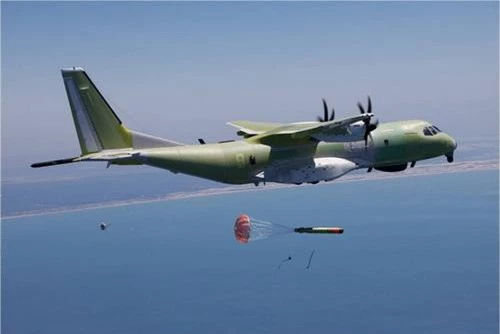 Máy bay tuần tra chống ngầm C-295MPA thử nghiệm thả ngư lôi hạng nhẹ. Ảnh: Airbus Military.