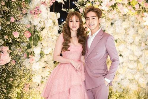 Ca sĩ Thu Thủy và chồng kém 10 tuổi chia sẻ ngọt ngào trong tiệc cưới