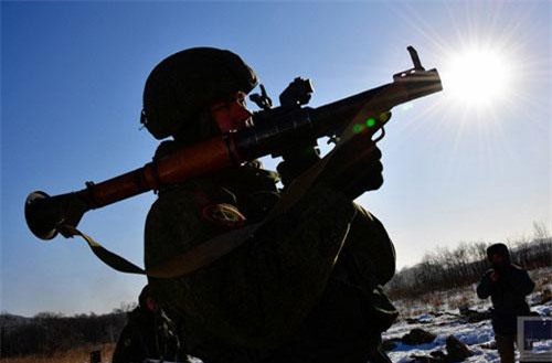 Quan sát lính Nga tập bắn súng chống tăng B41