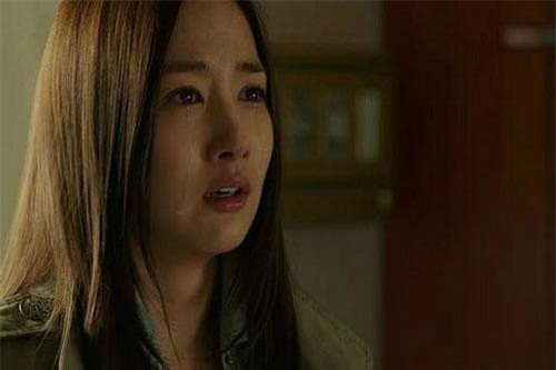 Ngày nhà trai mang trầu cau đến làm lễ là ngày em phát hiện anh cặp kè với 2 người phụ nữ có chồng khác