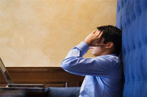 Hùng hổ đi đánh ghen với mẹ, thế nhưng đến nơi thì cả tôi và mẹ lại không biết phải đứng về phía ai