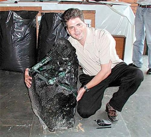 Ngắm khối ngọc lục bảo "khổng lồ" nặng 381kg