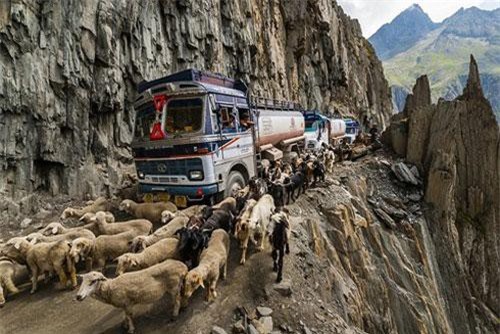 15 cung đường tử thần thách thức mọi tay lái