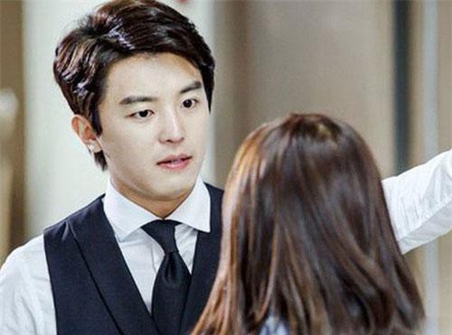 Tiền làm được bao nhiêu đưa chồng giữ, người vợ choáng váng khi bị chồng đuổi ra khỏi nhà