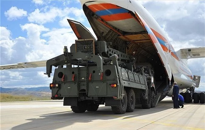 Ten lua S-400 “do bo” xuong Tho Nhi Ky, My bat luc dung nhin!-Hinh-4