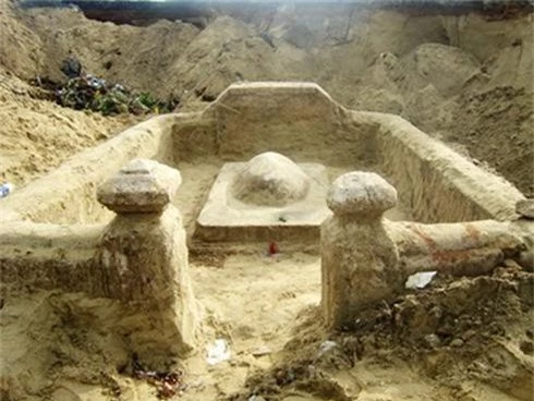 Thực hư về ngôi mộ “lạ” trước khu vực di chỉ văn hóa đình làng Khuê Bắc - ảnh 1