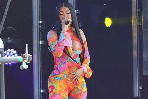 Cardi B trình diễn trong chương trình của Jimmy Kimmel tại Los Angeles, Mỹ ngày 18/7 vừa qua