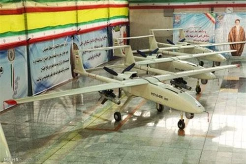 3 chiếc Mohajer -6 được bàn giao cho Lực lượng Mặt đất của quân đội Iran. Ảnh Twitter