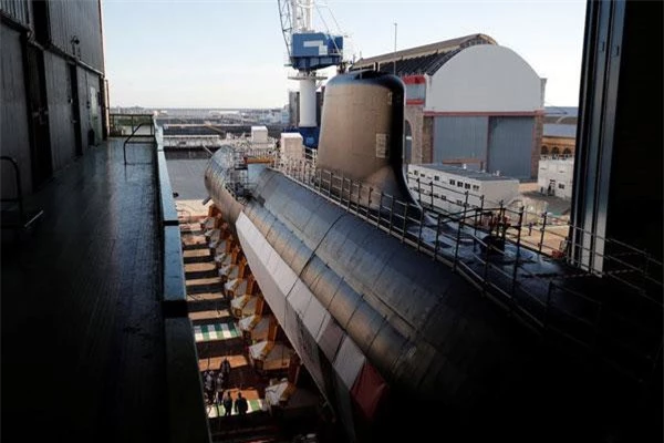 Dự án nghiên cứu và phát triển tàu ngầm tấn công hạt nhân của Pháp tính tới thời điểm hiện tại đã ngốn tới 10 tỷ USD và đây được coi là dự án mang tính then chốt nhằm tương cường sức mạnh của hải quân nước này trong thập kỷ sắp tới. Nguồn ảnh: BI.