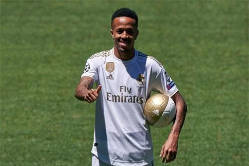 10. Eder Militao (Porto đến Real Madrid, 45 triệu bảng).