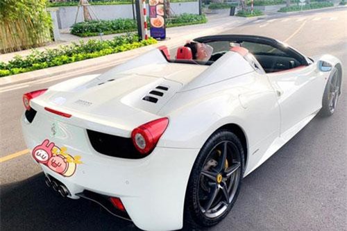 Hot girl Sài Gòn tậu siêu xe Ferrari 458 Spider biển Lào