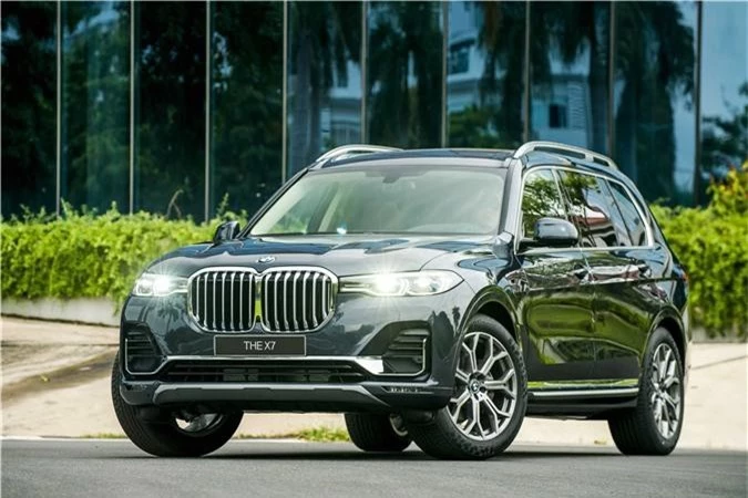 BMW X7.