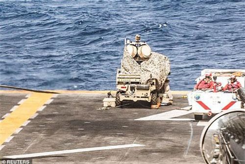 “Sát thủ diệt UAV” trên boong tàu chiến Mỹ nghi bắn rơi máy bay Iran
