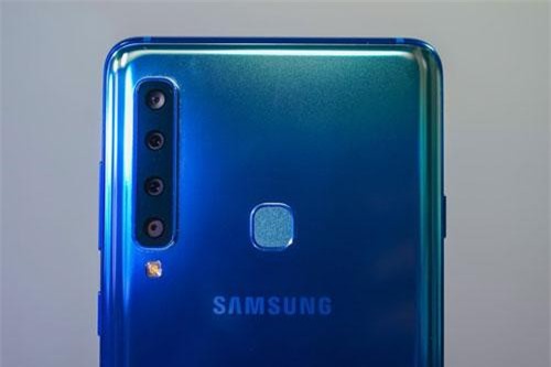 Smartphone 4 camera sau của Samsung giảm giá 3,5 triệu tại Việt Nam