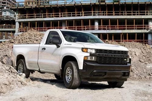 8. Chevrolet Silverado 1500 WT (giá khởi điểm: 29.895 USD).