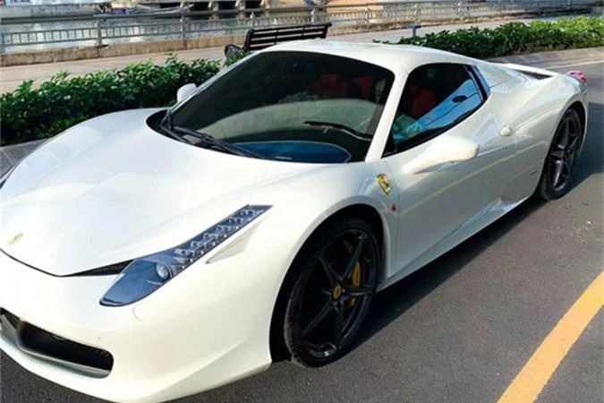 Hot girl Sai Gon tau sieu xe Ferrari 458 Spider bien Lao-Hinh-2