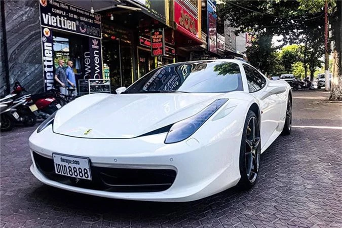 Hot girl Sai Gon tau sieu xe Ferrari 458 Spider bien Lao-Hinh-8