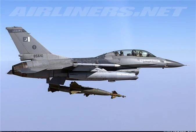 May bay MiG-29 “bat chot” o Dong Au, nhuong cho cho F-16-Hinh-10