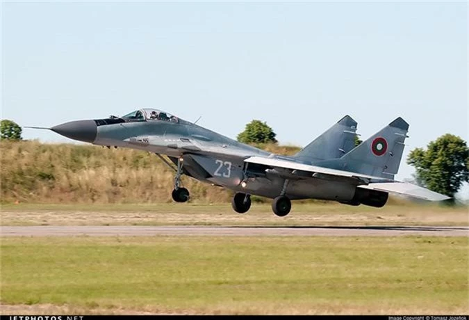 May bay MiG-29 “bat chot” o Dong Au, nhuong cho cho F-16-Hinh-3