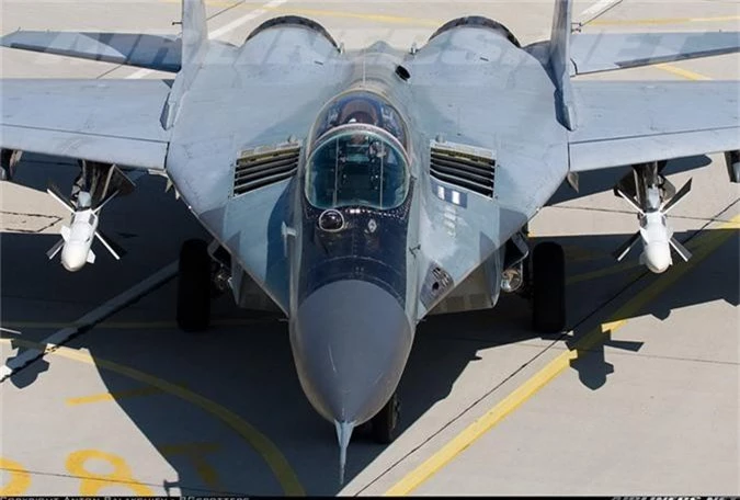 May bay MiG-29 “bat chot” o Dong Au, nhuong cho cho F-16-Hinh-4