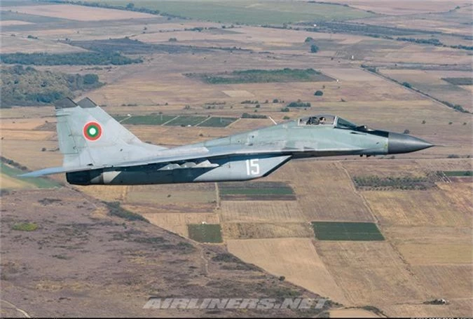 May bay MiG-29 “bat chot” o Dong Au, nhuong cho cho F-16-Hinh-5