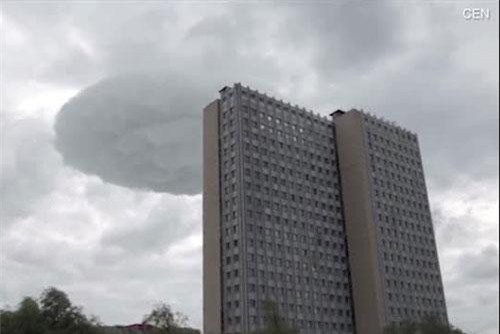 CLIP: Đĩa bay của người ngoài hành tinh xuất hiện trên bầu trời Nga?