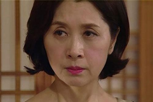 Thỉnh thoảng ban đêm lại xuất hiện bóng người lướt qua phòng, mẹ chồng nghi con dâu làm điều mờ ám và sự thật té ngửa