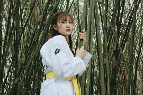 Nữ sinh Bưu chính Viễn thông 'hút' 43k lượt follow sau 1 đêm nhờ bức ảnh chụp lén