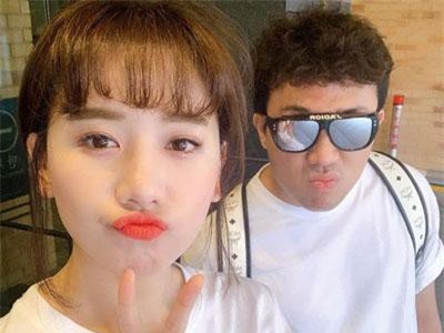 Mặc Trấn Thành cố gắng giấu chuyện "phát tướng", Hari Won lại vô tư khoe thân hình tăng cân của cả hai