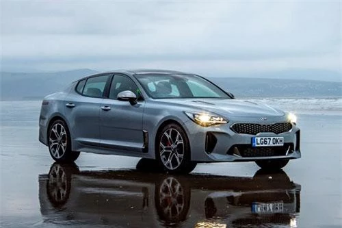 Dành cho gia đình thích xe kiểu dáng thời trang: Kia Stinger.