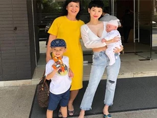 Ngực chảy xệ sau sinh nhưng bù lại Trà My Idol lại có vòng eo như chưa từng sinh nở