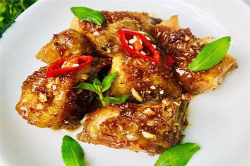 Đổi món gà chiên mắm tỏi cho bữa cơm gia đình
