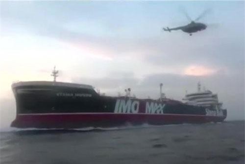 Video Iran vây bắt tàu dầu Anh “như phim hành động”