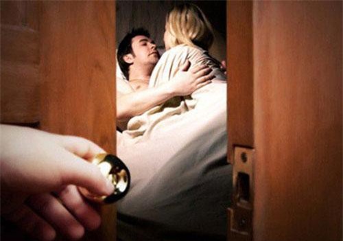 Cú ra đòn của cô bồ khiến người chồng thức tỉnh