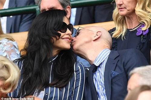 Tỷ phú Amazon và người tình chia sẻ cảm xúc sau khi xuất hiện công khai, tình tứ bên nhau, hôn lễ trong mơ không còn xa