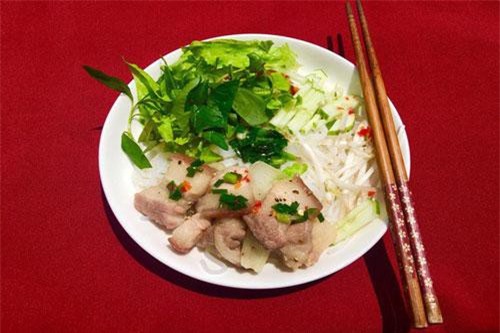 Cách làm món bún thịt ba chỉ lợn xào lạ miệng