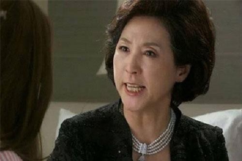 Mẹ chồng liên tục 'dạy dỗ' con dâu, ai ngờ đến ngày họp gia đình con dâu làm điều này khiến bà tái mặt