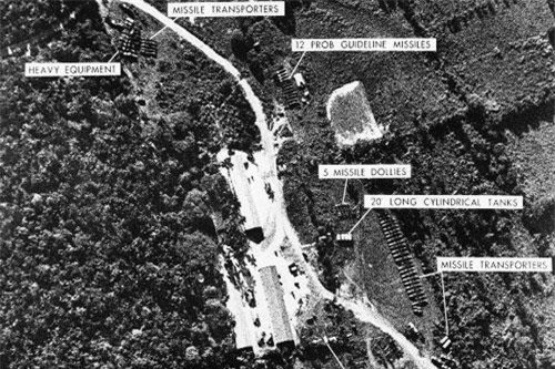 Cuộc khủng hoảng kéo Moscow và Washington tới bờ vực chiến tranh