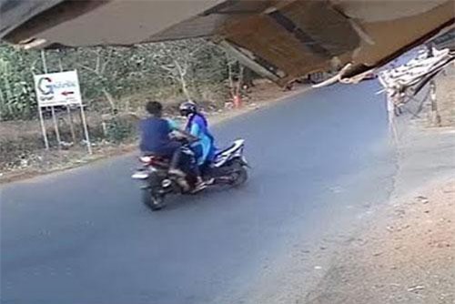 CLIP: Nam thanh niên gây tai nạn kinh hoàng vì phóng xe quá nhanh