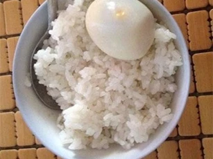 Con dâu cười trong nước mắt vì bữa sáng mẹ chồng chuẩn bị