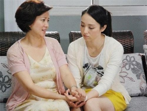 Khinh mẹ chồng nghèo, chuẩn bị ra riêng mới "đứng hình" trước sổ tiết kiệm mẹ đưa