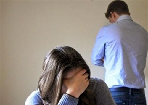 Chồng thương hại người yêu cũ, không ngờ vướng rắc rối khủng khiếp này