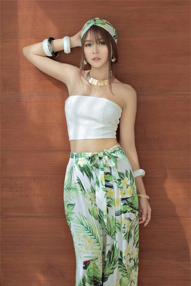 Vẻ ngoài xinh xắn, khả ái, má lúm đồng tiền của Sam khiến nhiều người chú ý. Xuất thân là 1 hot girl đời đầu tiên, đến nay cô vẫn là một trong những cái tên được nhiều người biết đến.