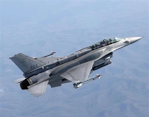 Tiêm kích F-16D Block 52 Plus của Không quân Singapore. Ảnh: Wikipedia.