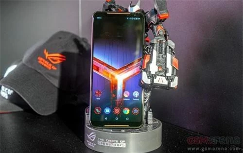 Asus ROG Phone II có một phả hệ tuyệt vời khi nói đến phần cứng chơi game 