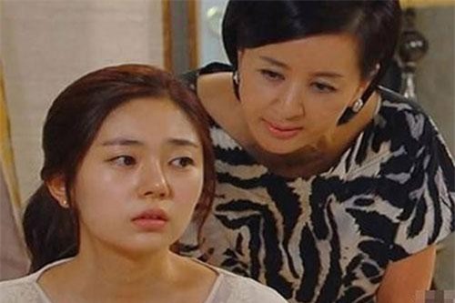 Nhà chồng không có gì ngoài "điều kiện" mà cứ bắt con trai "tự lực cánh sinh"