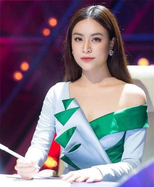 Ngoài ra, Thùy Linh còn nhận được khá nhiều vai diễn điện ảnh và phim truyền hình. Gần đây nhất cô đóng phim Mê cung.