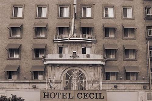 Lịch sử đẫm máu về khách sạn ma ám nổi tiếng nhất Los Angeles, Mỹ