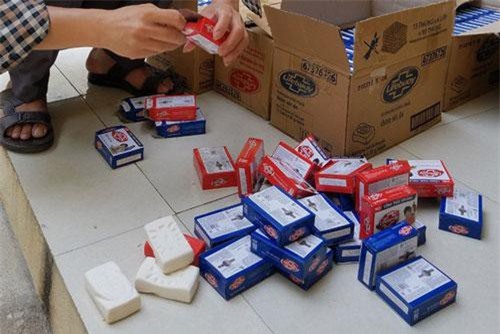 Tiêu hủy hơn 1.900 bánh xà phòng giả mạo nhãn hiệu Lifebuoy